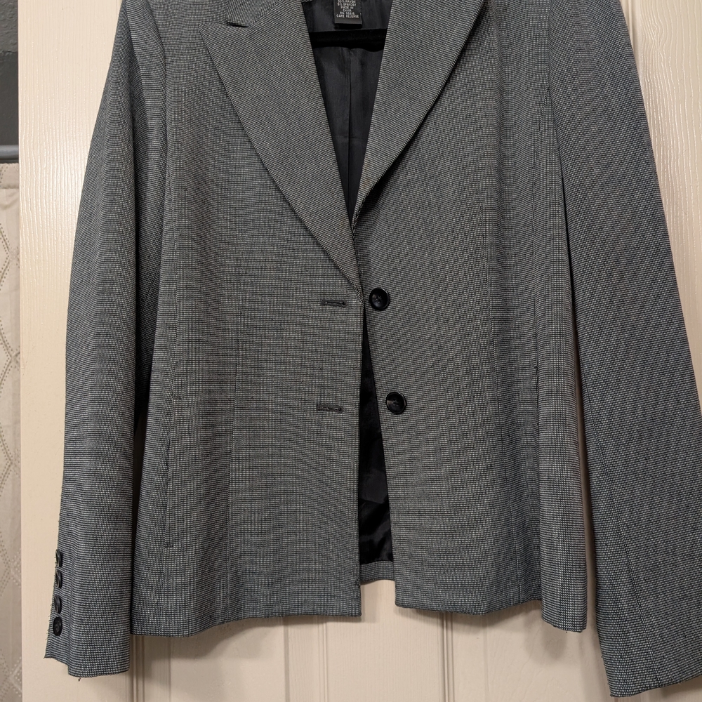 Rafaella Gray Blazer with Notched Lapels and Tailored Fit